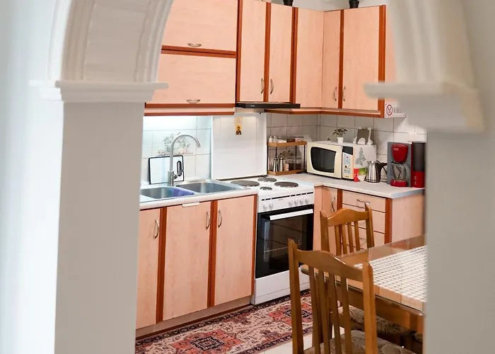 Katherine Apartman Eleúsza